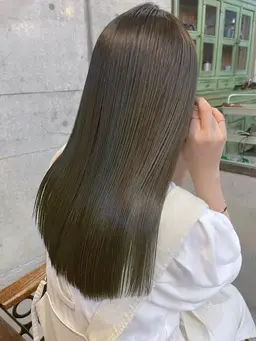 前髪cut + アディクシーカラー + 3stepトリートメント🍸