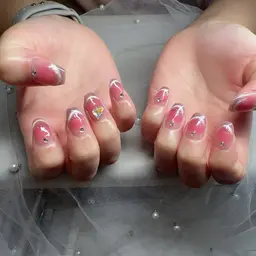 【オシャレNo.1】チーク×マグネットネイル＋パーツつけ放題 7680円