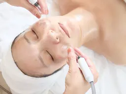 【毛穴ケア+ホワイトニング】毛穴洗浄×生コラーゲン導入×美白透明感 60分