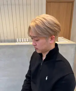 【女性目線のかっこいい色気】カット＋ブリーチ＋生オイルトリートメント