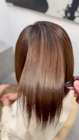 ボリュームダウン‼️ 艶髪ストレート✨️ 《カット＋ケアストレート＋お悩み改善トリートメント》