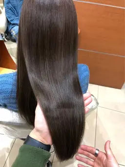 PREMIUM艶髪ストレート+カット￥17900