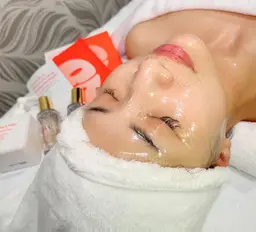 《小顔集中&リフトアップ💆🏻‍♀️✨》韓国肌管理ララピールフルコース💛＋エレクトロポレーション美容液導入💎