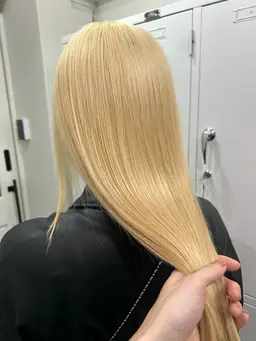 クセや広がりで悩むブリーチ毛の方必見👀中性域縮毛矯正✨