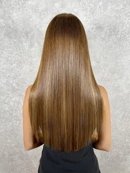 【ツヤ溢ストレート】似合わせカット+縮毛矯正+トリートメント¥19,800→⚜️¥15,400