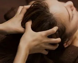 ◇炭酸ヘッドマッサージ   カッサで優しくツボを刺激リラックス効果！！