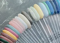 今だけお得♪ワンカラーorラメグラデーション（オフあり）マグネットネイル変更＋1100円