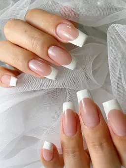 【オフなし、ケア込み】フレンチネイル💅ベースカラーなし