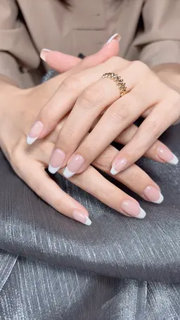 フレンチネイル　オフあり場合＋660円　ヘーズ色追加＋550円