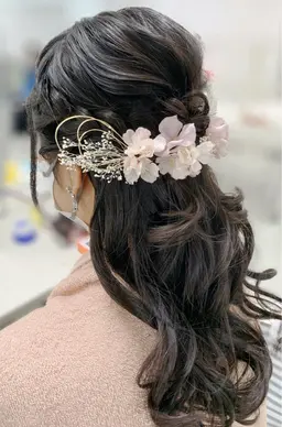 カジュアルなお出かけからフォーマルなイベントまでOK🙆🧡ヘアセットハーフアップスタイル🌼