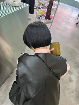 『美髪トリートメントストレート』髪質に合わせた縮毛矯正とトリートメントで美髪を提案