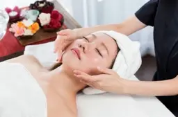 20代　30代に大好評⭐️うるおい　あふれるふっくらお肌へ⭐︎モイスチャーフェイシャルエステ