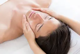 【男性限定👩光フェイシャル✨️】シミシワ改善コース💓透明感とリフトアップもGET😆パック付でツルスベ肌へ✊💖