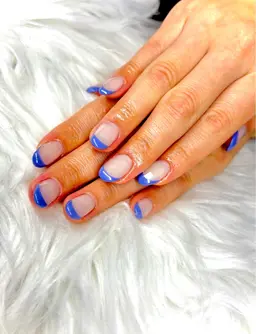 シンプル可愛いフレンチネイル🦋(オフ込み)