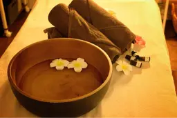 【オイルトリートメント60分】デコルテorウデ選べます♪足湯　ハーブティー込み★