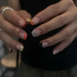 〔オフなし〕フレンチネイル