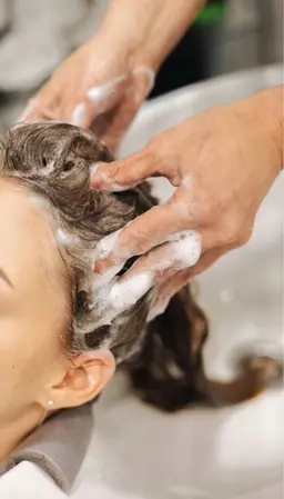 【心も頭皮もスッキリ】贅沢炭酸でリセット カット+炭酸頭皮改善ヘッドスパ