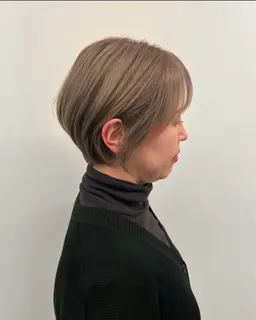 ショートまたはボブカット＋カラー