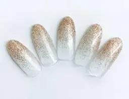 オフ込み　ラメグラデーション（根本がクリアで、先端がラメのグラデーション）ファイリング、ドライケア込み