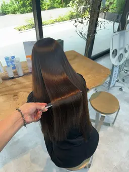 【巻けるストレート革命🔥】アイロン巻きも自由自在💫ダメージレス×艶×まとまりで“理想の地毛風ストレート”を実現✨