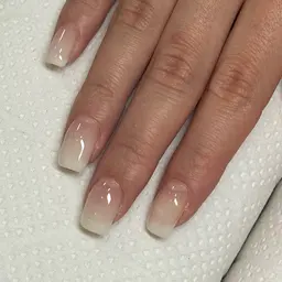 2/9(月)10時​〜​オフあり白グラデーション(ウォーターケア付き)120分💅🏻@ネイルスクールtricia表参道