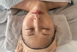 【剥けないハーブ×高周波】　温熱とハーブで肌の生まれ変わりを🫧水光肌フェイシャル✨90分