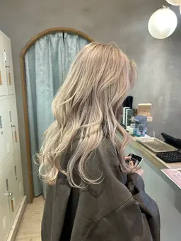 【ブリーチメニュー‼️】ダブルカラー🩵🩷➕内部補修トリートメント💎　髪質改善超音波アイロン付‼️横浜