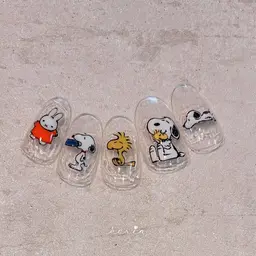 ワンカラー、グラデ、ラメグラデなどにキャラクターや手描きアートとパーツ一本​〜​2本つき🧸