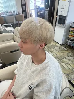 12月限定クーポン✨️　　　　　　　　　　　　　　　　　　　カット+ホワイトカラー+トリートメント