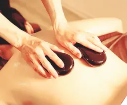 【12月限定💫】冷え&浮腫みに！全身ぽかぽかホットストーントリートメント80分/足湯付き