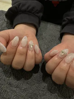 チップ長さだし「ワンカラー」単色塗りのみ、2カラーまで。チップサイズS.M.L「Lサイズのみ+¥1.000」