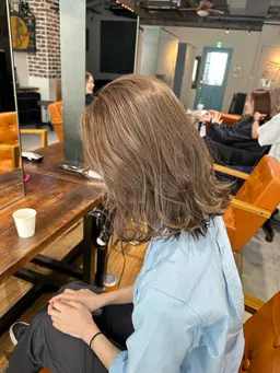 【1ブリーチで叶える】ミルクティーベージュ🧋（ブリーチ込み）＋ダメージケアトリートメント🍭