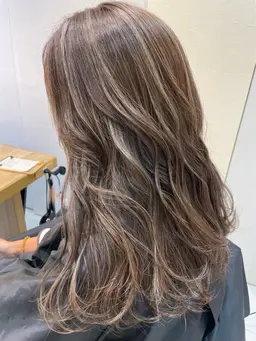 🍒ミニモ限定クーポン🍒表面のみハイライトカラー🌺❤️(ケアブリーチ)➕コアミートリートメント🫧