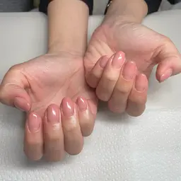 ホワイトグラデーションネイル🫧