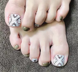 フットネイル付け放題(オフ込)