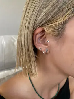 耳ツボジュエリー👂🏻🩵《10粒までつけ放題》