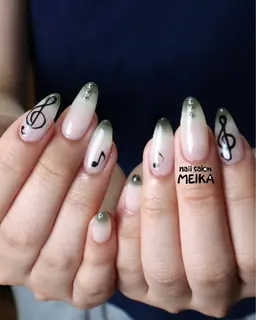 デザインネイル｜手描きアート2本