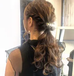 ［結婚式などに］ヘアアレンジ♡