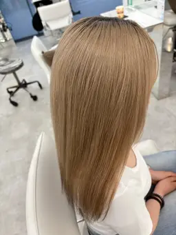 リタッチブリーチ+うる艶高保湿トリートメント♣️