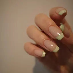 ○フレンチネイル　4000円※クリアベース(カラー塗布の場合+1100円)