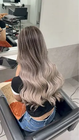 相談可🙆‍♂️海外デザインカラーメニュー🌫️ブリーチダメージを4分の1に抑える前処理剤&最高級トリートメント付き🍎