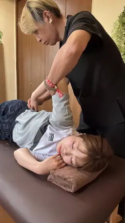 本気で変わりたい方のみ！巻き肩、猫背、首肩頭痛＋反り腰、骨盤矯正＋全身骨格矯正✨