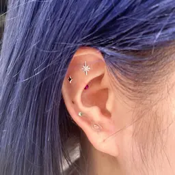 【💎チラ見せで可愛い💎】耳つぼジュエリー６粒（片耳３粒）