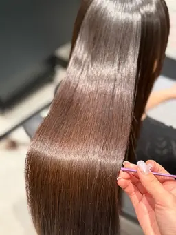 【ツヤツヤ美髪✨髪ドラ使用】『カット』+『酸性ストレート』うねり・くせが気になる方にオススメ💫