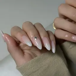 「平日10時-17時限定」オフありチップ長さ出しグラデーション、フレンチ