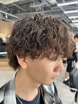 【誰でも使える👌】💈就活などで暗くしたい方も大歓迎💈カラー＋トリートメント（白髪染めも可）