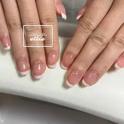 【オフあり】ハンド　フレンチネイル（ベースカラーあり）（大パーツや長さだしオフは別途料金＋500円）