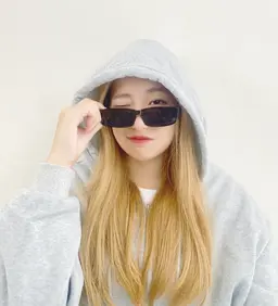 抜きっぱなしワンブリーチ👱♀️✨️ 前髪カット、ロングの方の毛先カットもご一緒に承ります💫