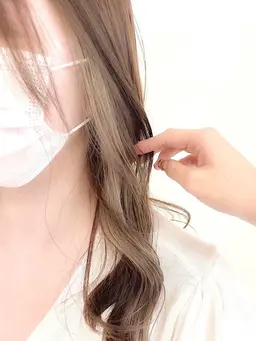 ‼️11月限定メニュー‼️イヤリングのみカラー🤍(ブリーチ+カラー)