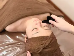 【即効フェイスラインスッキリ体験♪】小顔コルギ50分×EMS10分